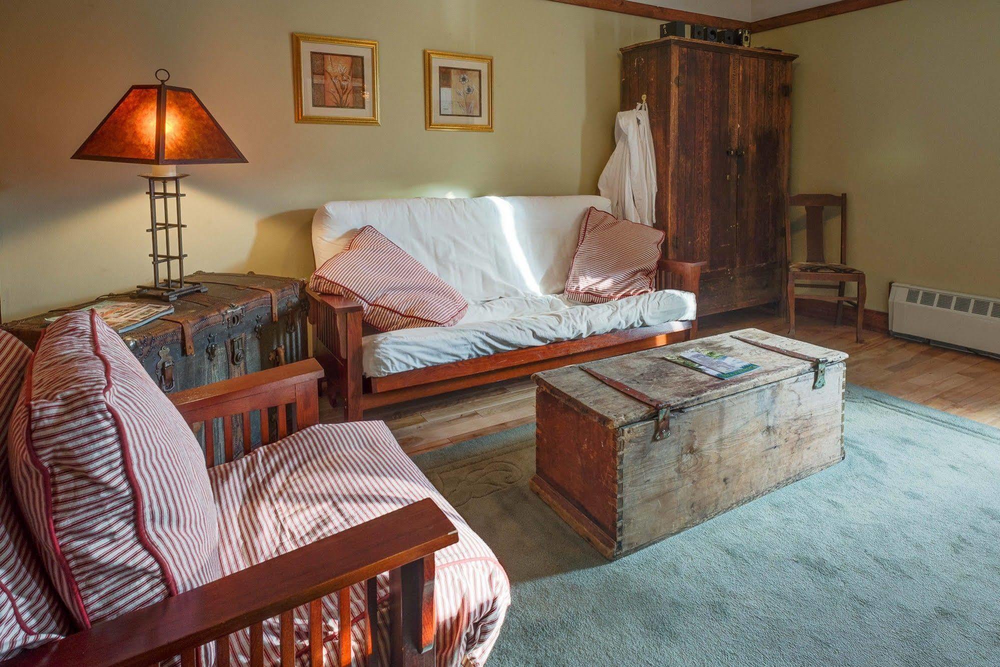 Country Encounters Accommodations Coleman Exteriör bild