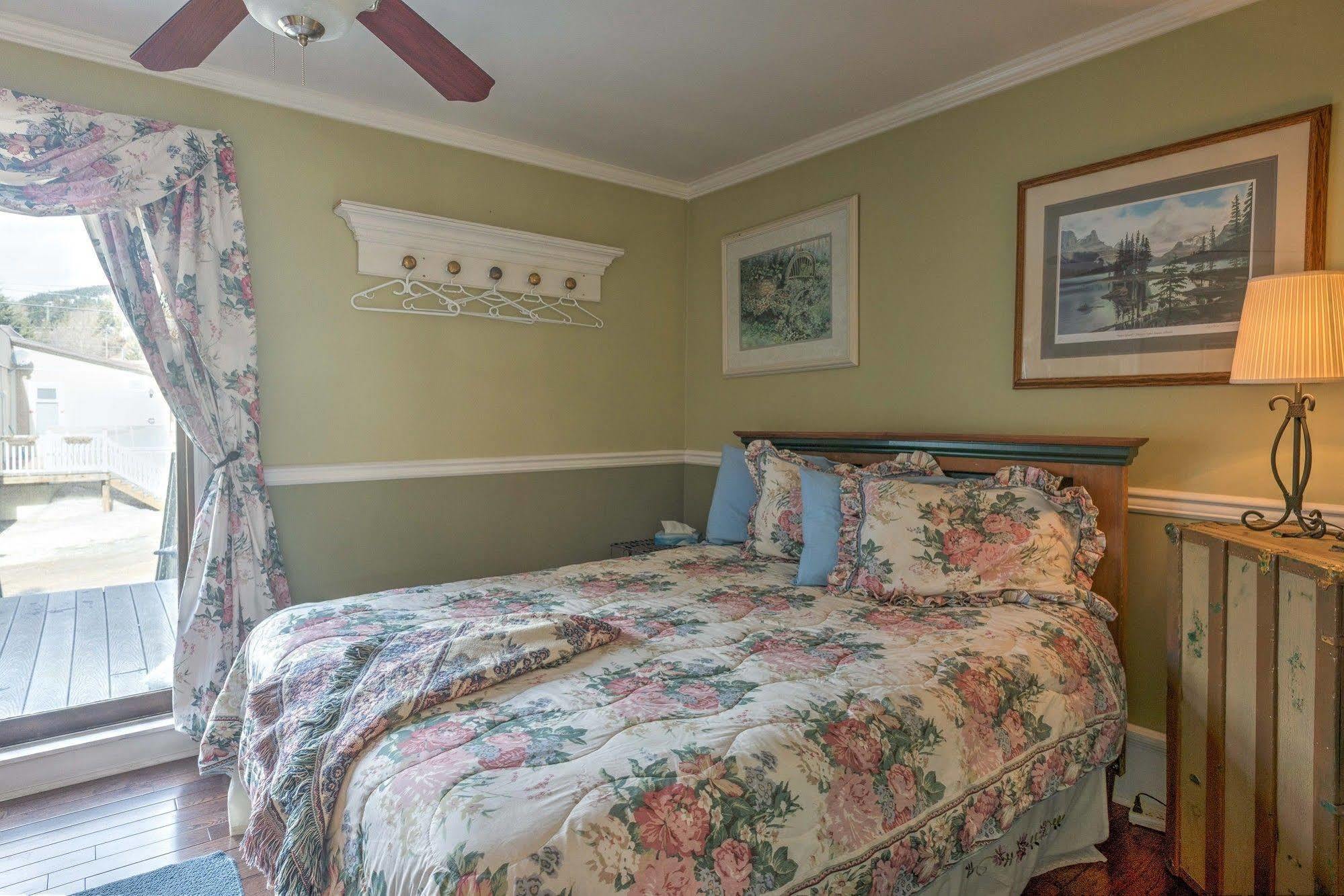 Country Encounters Accommodations Coleman Exteriör bild