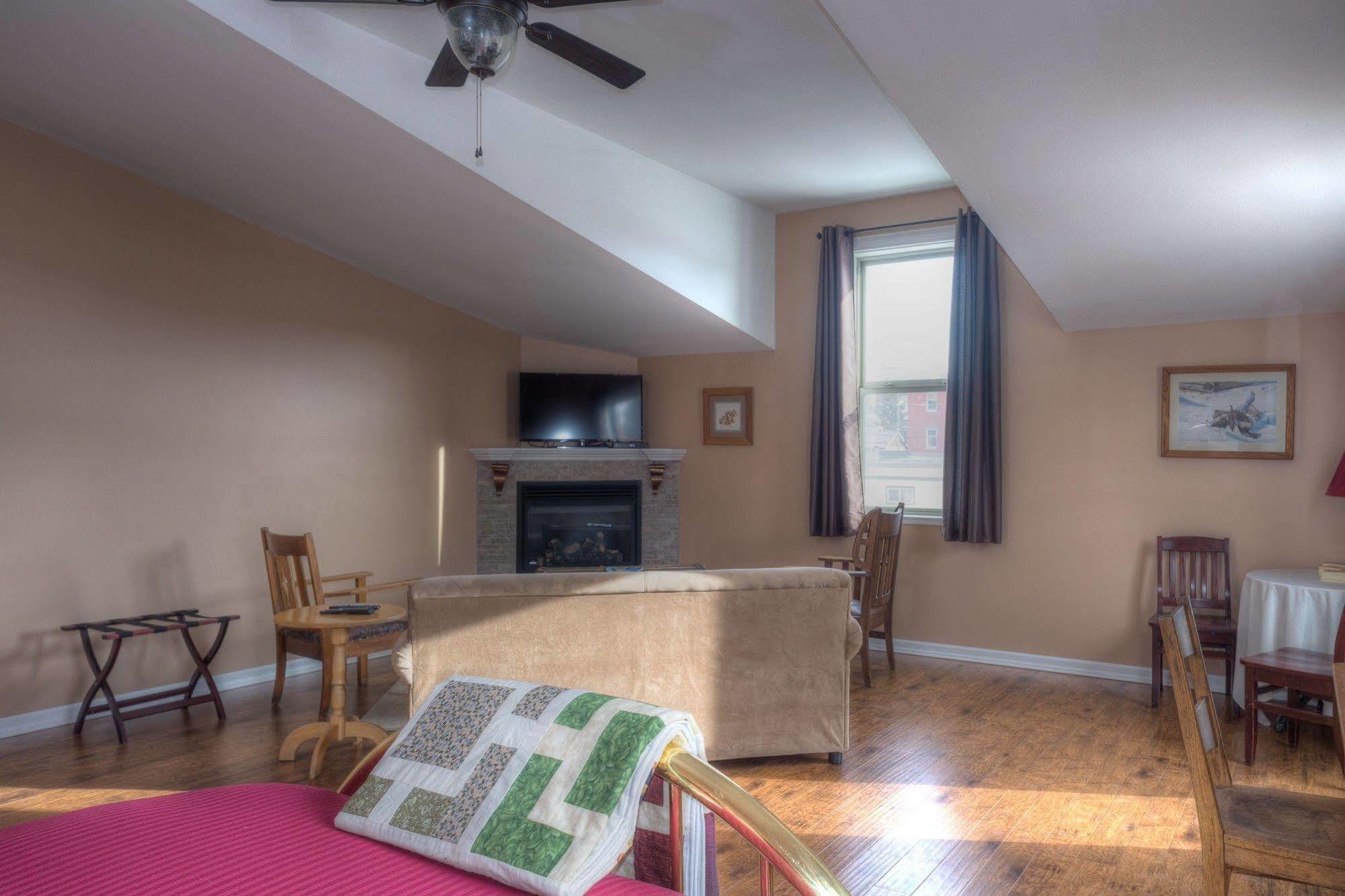 Country Encounters Accommodations Coleman Exteriör bild