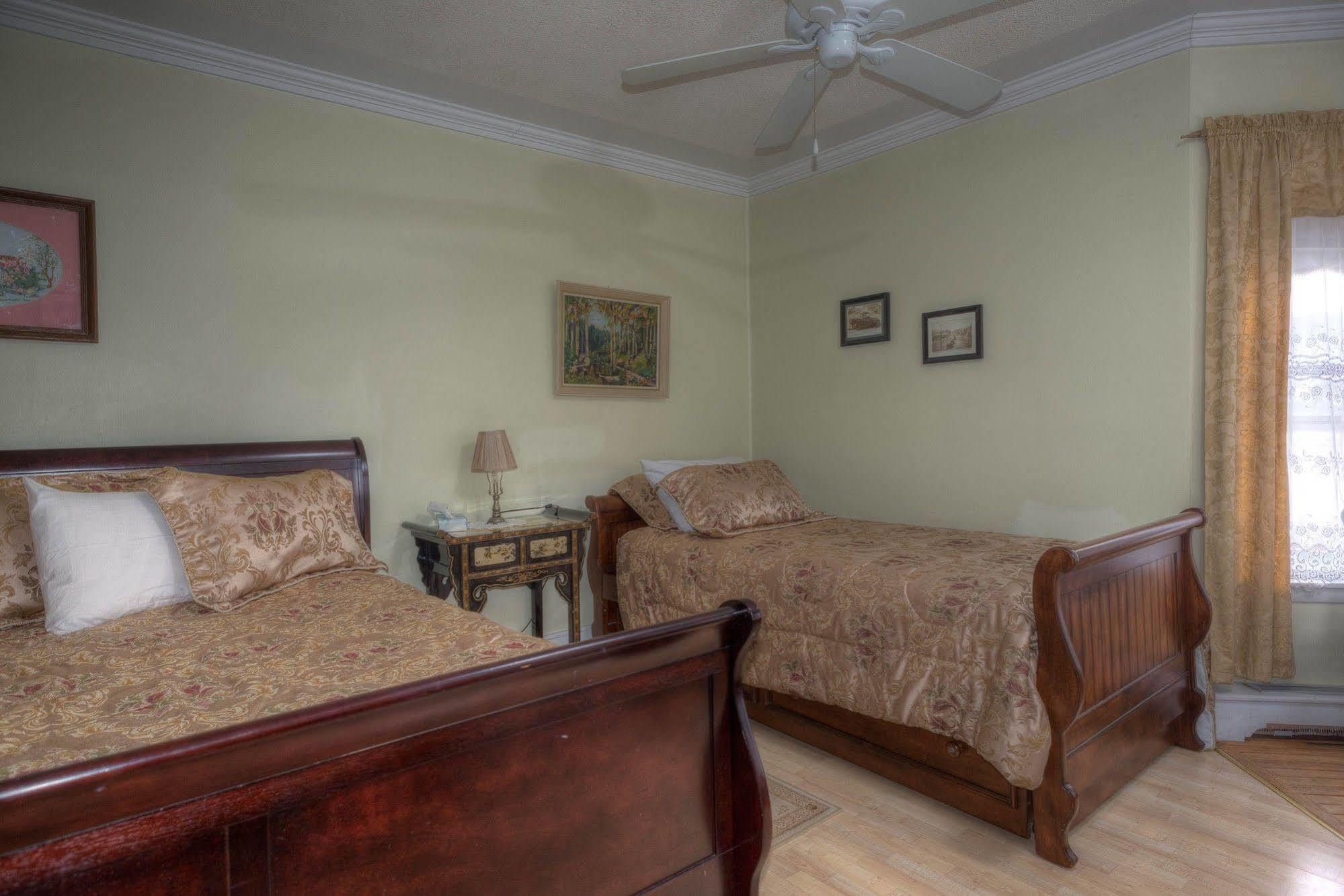 Country Encounters Accommodations Coleman Exteriör bild