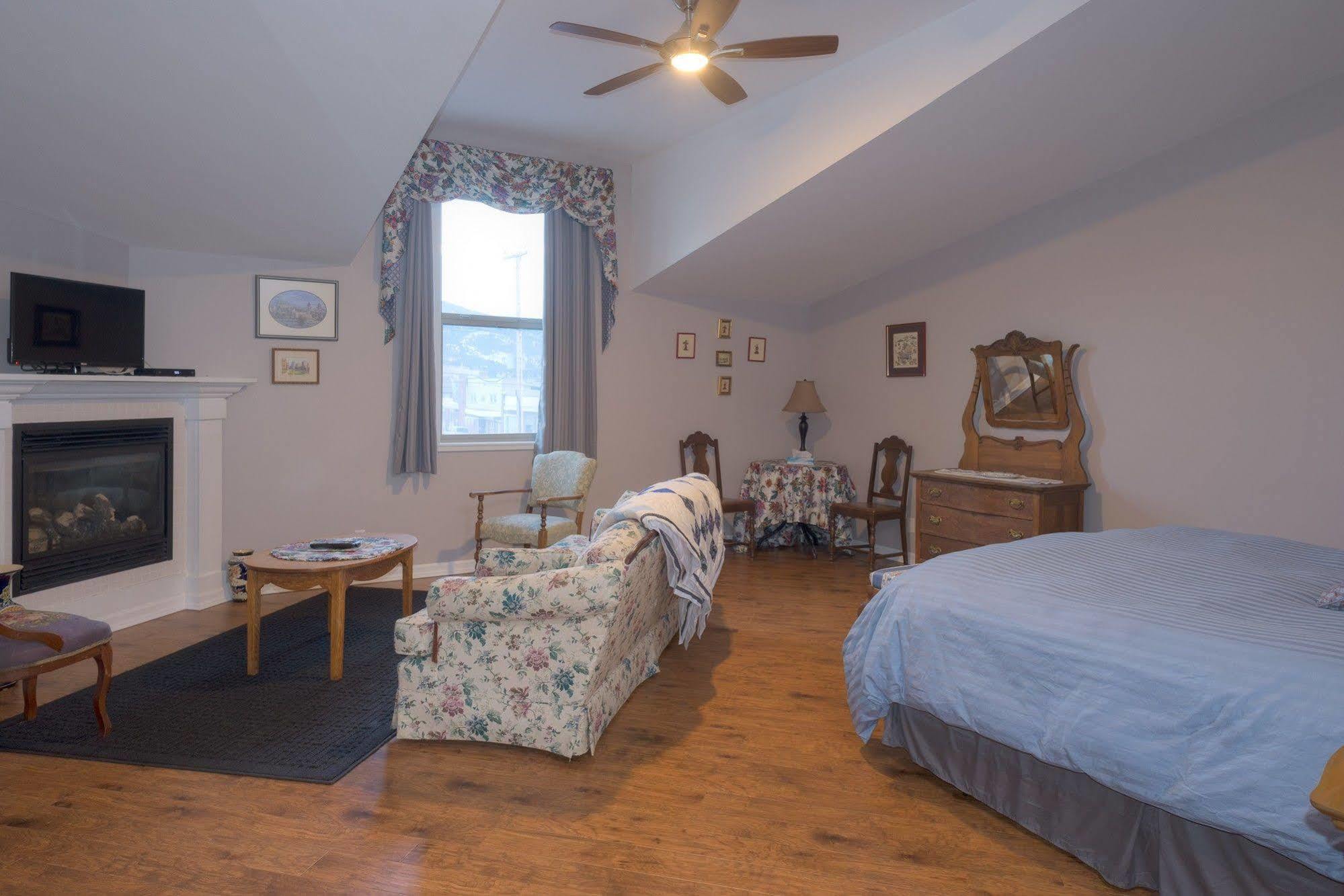 Country Encounters Accommodations Coleman Exteriör bild